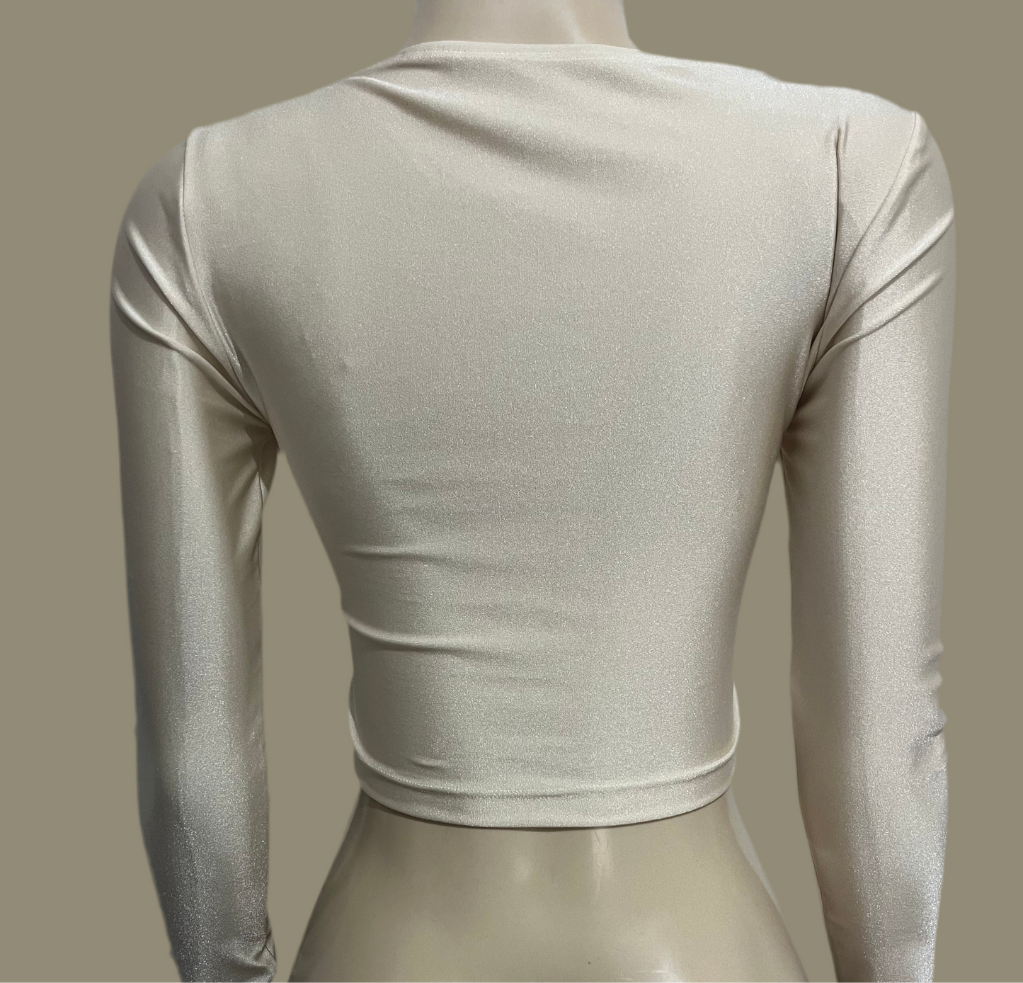 CROPPED MANGA LARGA OFF WHITE ESPALDA CERRADA