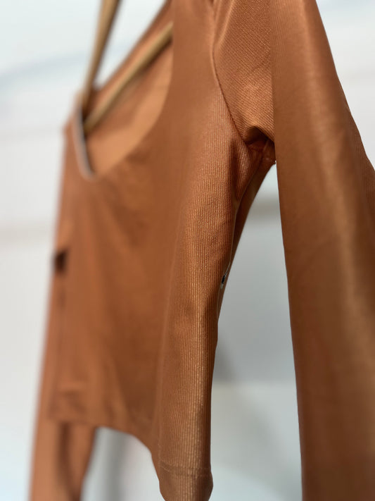 CROPPED MANGA LARGA CARAMEL