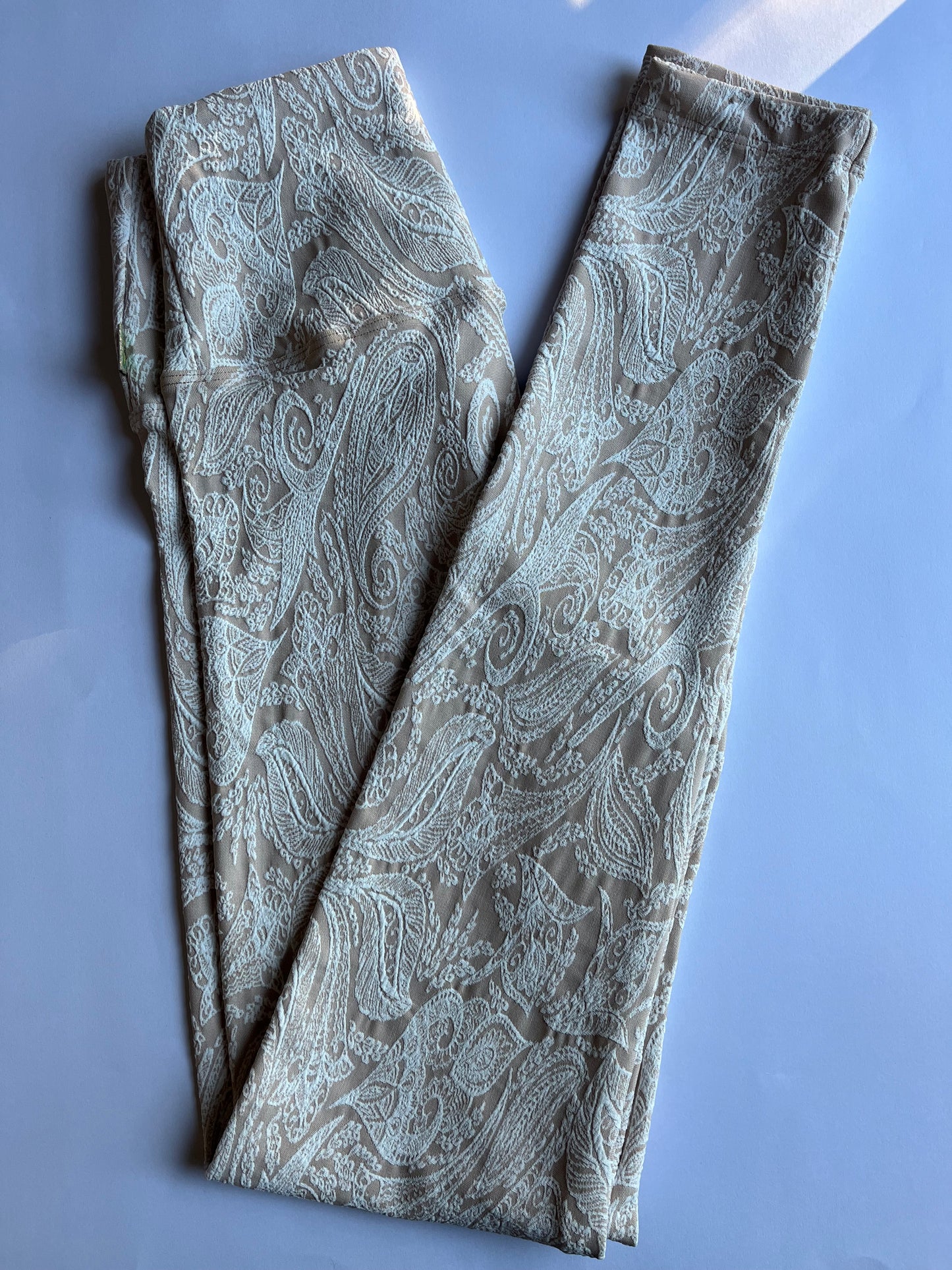 Leggs boho texture
