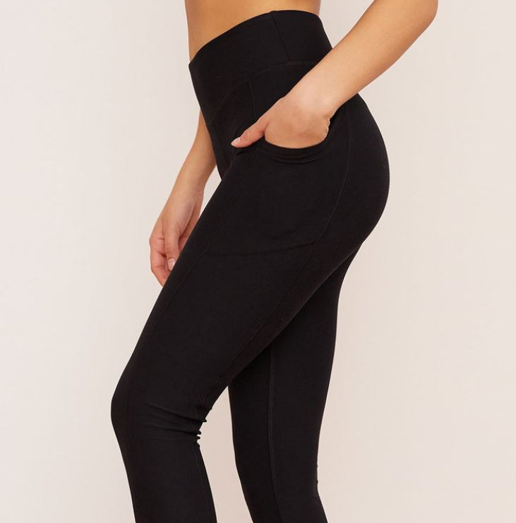 Leggs emana black tech